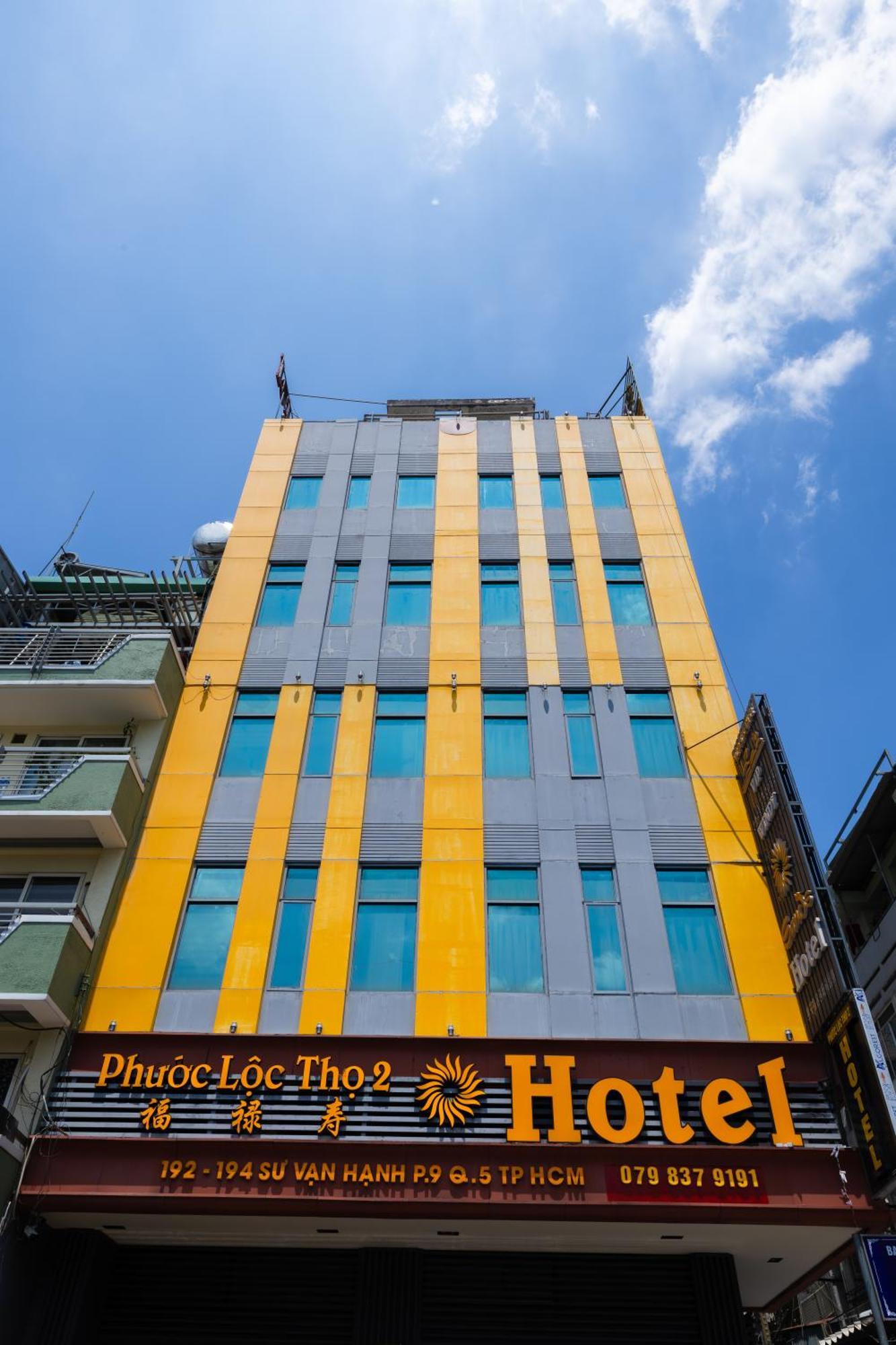 Отель Khach San Phuoc Loc Tho 2 - 福禄寿 Хошимин Экстерьер фото